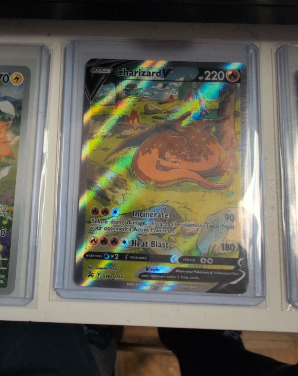 2022 Pokémon Charizard V #260 — front