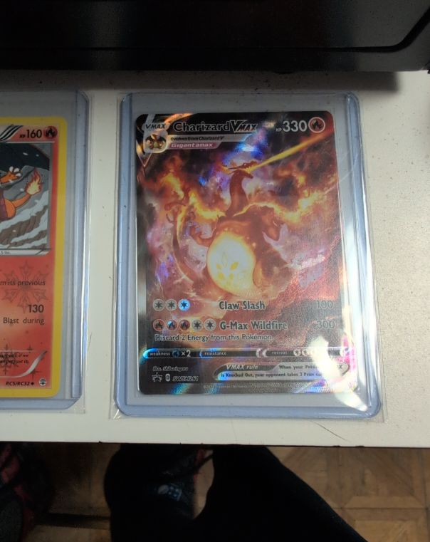 2022 Pokémon Sword & Shield #261 Charizard VMAX — front