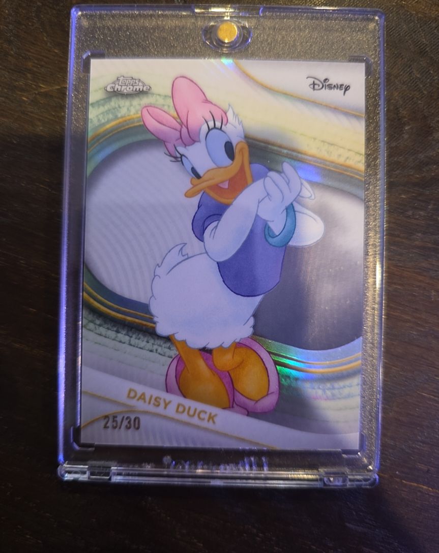 2025 Topps Chrome Disney #40 Daisy Duck — front