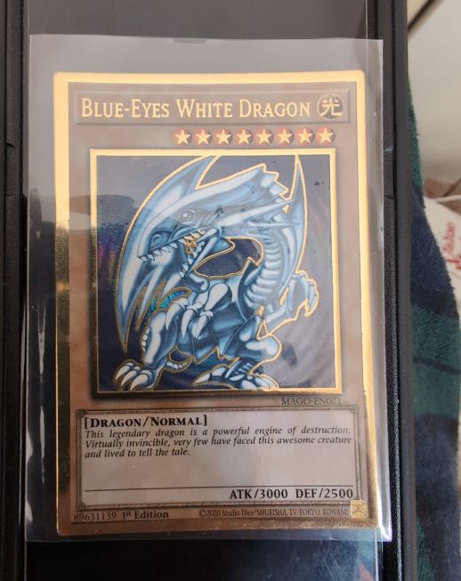 2020 Yu-Gi-Oh! Maximum Gold #MAGO-EN001 Blue-Eyes White Dragon — front