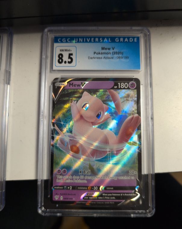 2020 Pokémon Darkness Ablaze #069 Mew V — front