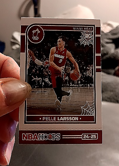 2024-25 Panini Haunted Hoops #259 Pelle Larsson — front
