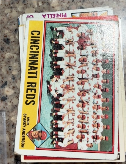 1976 Topps #104 Cincinnati Reds Team — front