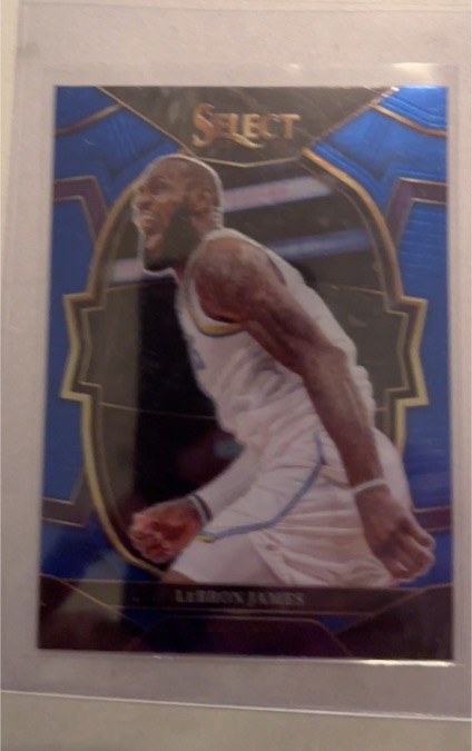 2022-23 Panini Select #26 LeBron James — front