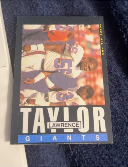 1985 Topps #124 Lawrence Taylor — front