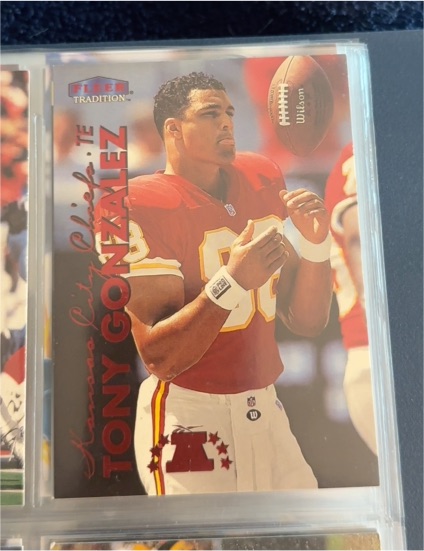 1999 Fleer Tradition #88 Tony Gonzalez — front
