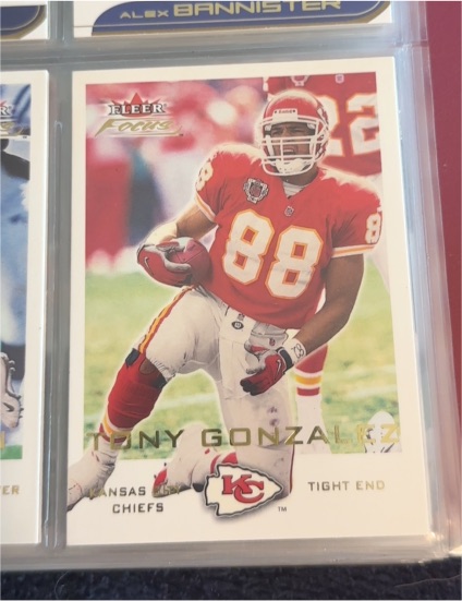 2000 Fleer Focus #55 Tony Gonzalez — front