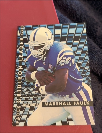 1995 Fleer Gridiron Leader #3 Marshall Faulk — front