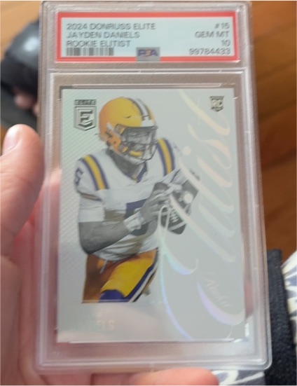 2024 Donruss Elite #15 Jayden Daniels Rookie Elitist — front