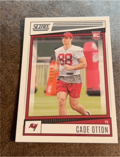 2022 Panini Score #371 Cade Otton — front