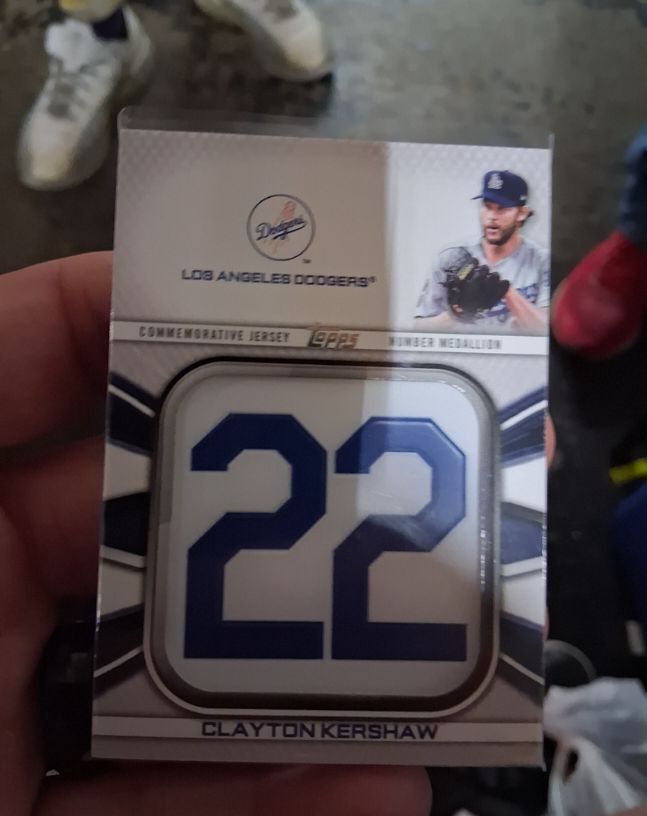 2022 Topps Series 1 Jersey Number Medallion #JNM-CK Clayton Kershaw — front