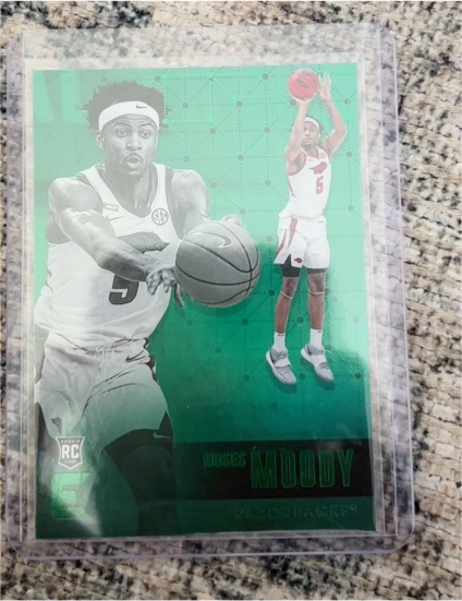 2021 Panini Chronicles Draft Picks Essentials #111 Moses Moody — front