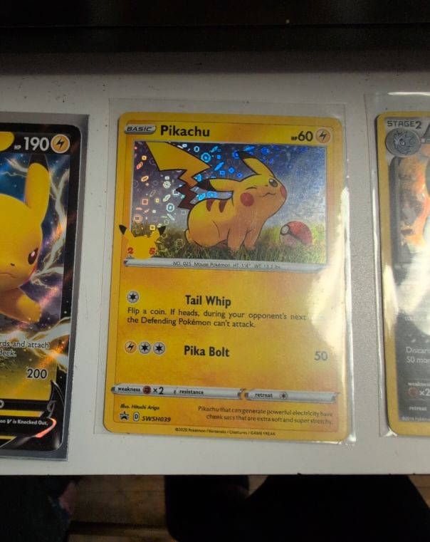 2020 Pokémon SWSH039 Pikachu Basic Hp 60 Lightning Holo — front