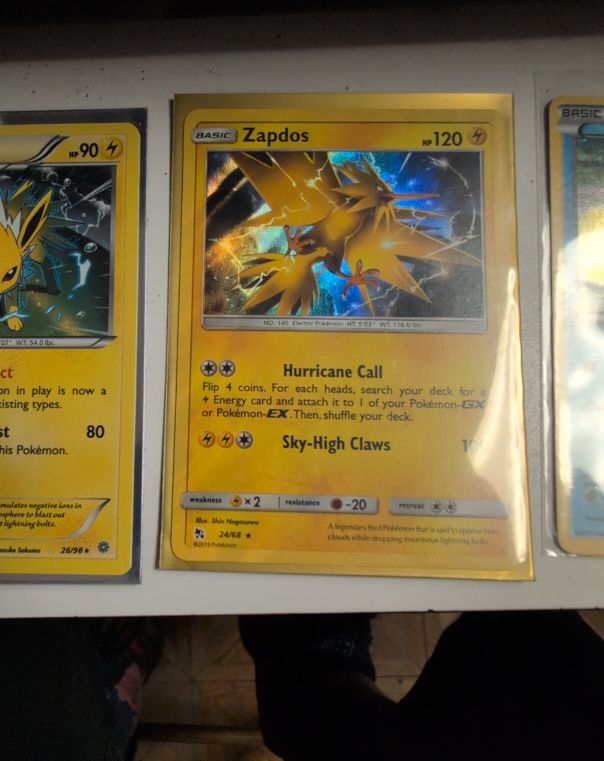 2019 Pokémon TCG Hidden Fates #24 Zapdos — front