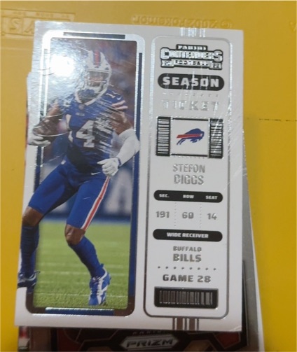 2022 Panini Contenders Season Ticket Stefon Diggs — front