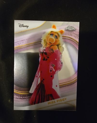 2025 Topps Chrome Disney #123 Miss Piggy — front