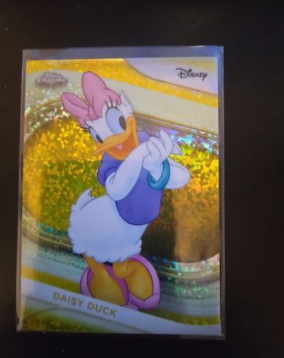 2025 Topps Chrome Disney #40 Daisy Duck — front