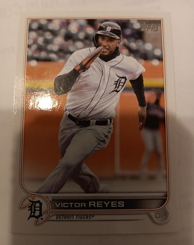 2022 Topps #252 Victor Reyes — front