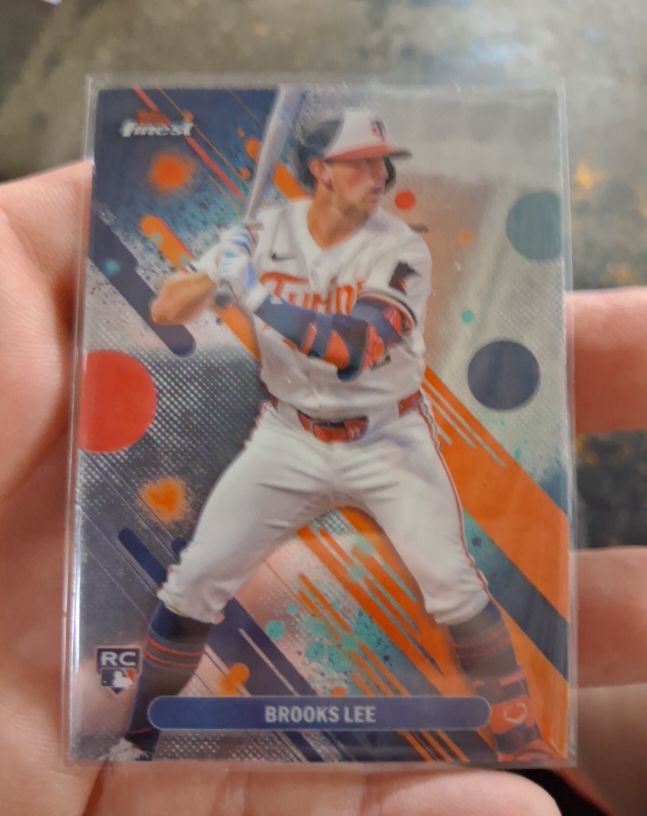 2025 Topps Finest #31 Brooks Lee — front