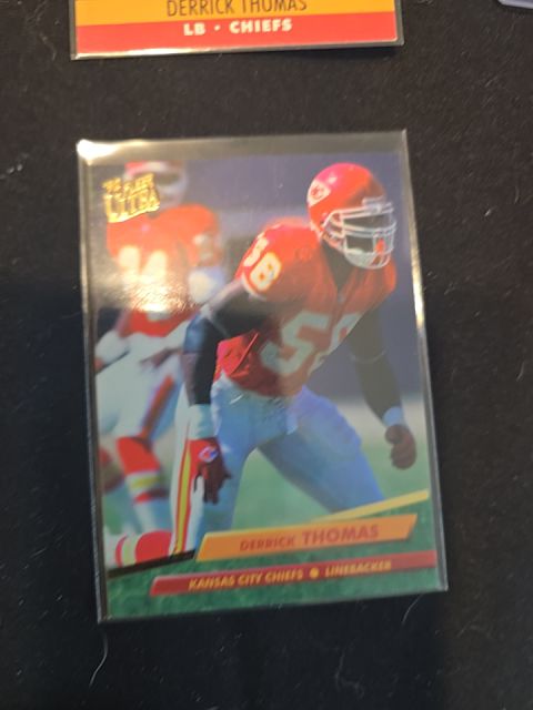 1992 Fleer Ultra #182 Derrick Thomas — front