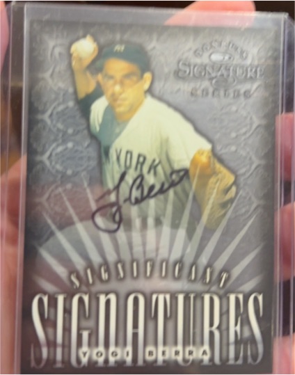 1998 Donruss Significant Signatures #Yogi Berra — front