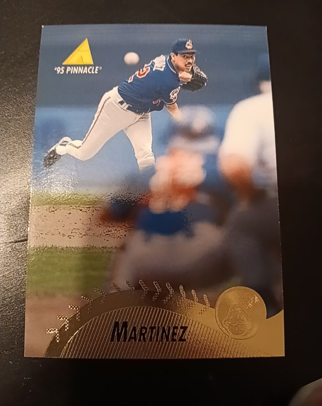 1995 Pinnacle #374 Dennis Martinez — front