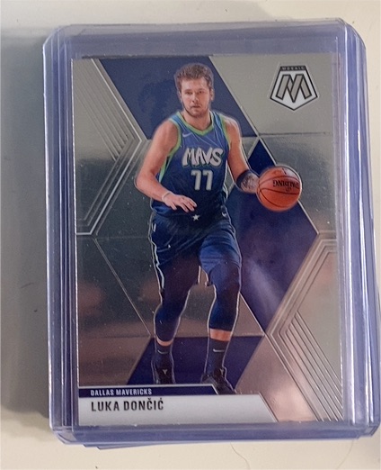 2019-20 Panini Mosaic #44 Luka Dončić — front