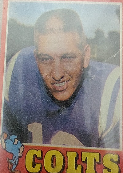 1971 Topps Football #1 Johnny Unitas — front