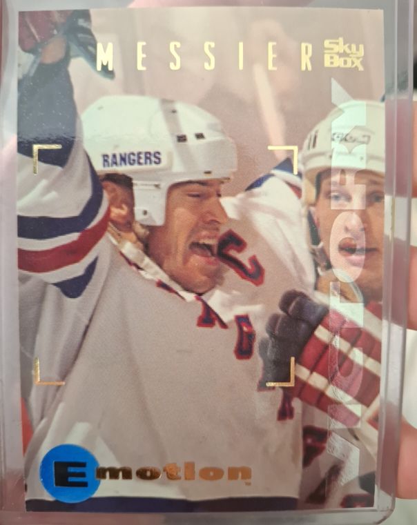 1995-96 Skybox Emotion #116 Mark Messier — front