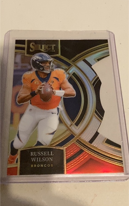 2023 Panini Select Premier Level Die-Cut Silver Prizm Russell Wilson #129 — front