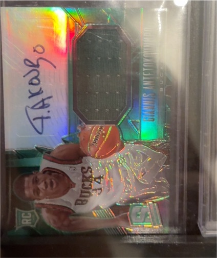 2022-23 Panini Select Autographed Memorabilia Blue Prizm #AM-GA Giannis Antetokounmpo — front