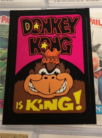 1982 Topps Donkey Kong #27 Donkey Kong is King! — front