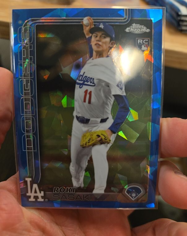 2025 Topps Chrome #217 Roki Sasaki RC — front