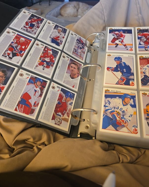 1991-92 Upper Deck Hockey — front