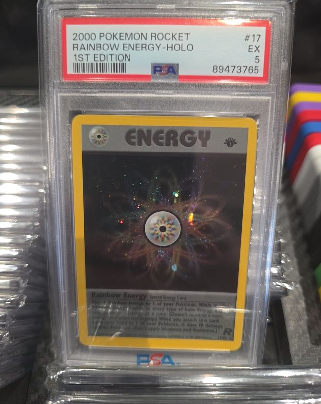 2000 Pokemon Team Rocket 1st Edition Rainbow Energy Holo #17 — front
