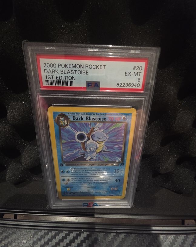2000 Pokemon Rocket #20 Dark Blastoise 1st Edition — front