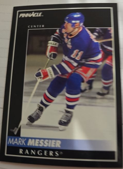 1992-93 Pinnacle #1 Mark Messier — front