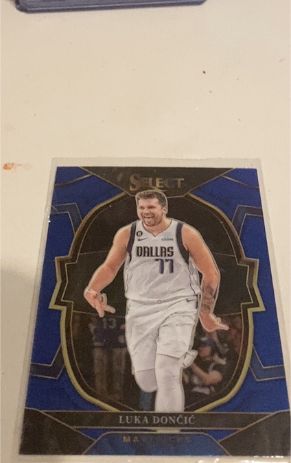 2022-23 Panini Select #51 Luka Dončić — front