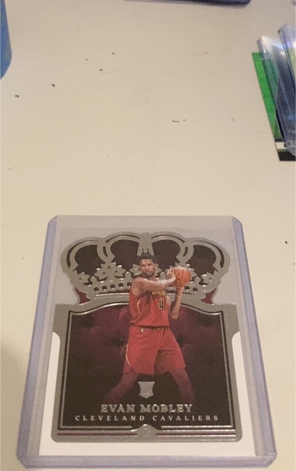 2021-22 Panini Crown Royale #89 Evan Mobley — front