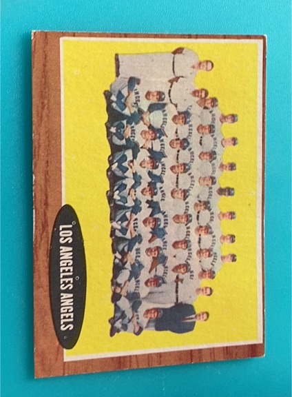 1962 Topps #132a Los Angeles Angels — front