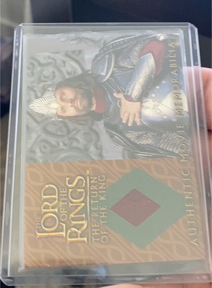 2004 Topps Lord of The Rings Movie Memorabilia Aragorn’s Coronation Shirt — front