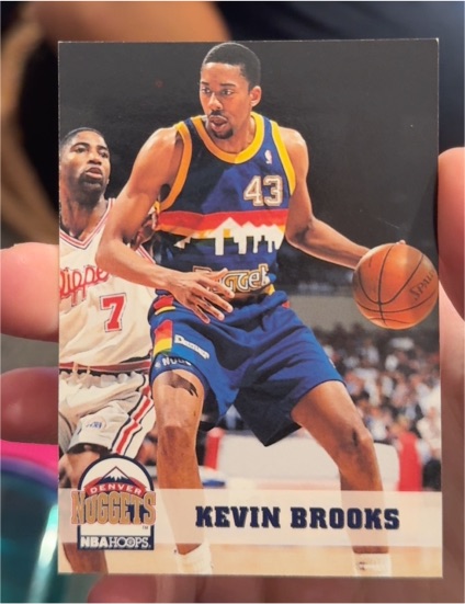 1993-94 Hoops #325 Kevin Brooks — front