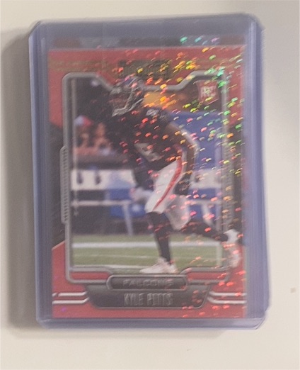 2021 Panini Playbook Sparkle Parallel Kyle Pitts RC #104 — front
