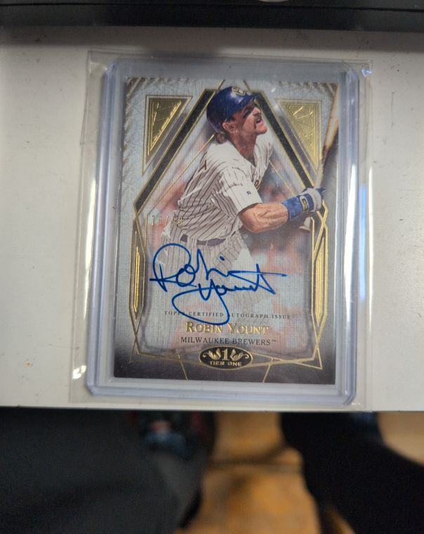 2022 Topps Tier One #10 Robin Yount — front