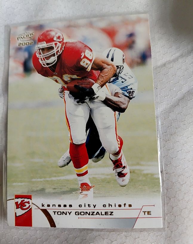 2002 Pacific Tony Gonzalez Kansas City Chiefs TE — front