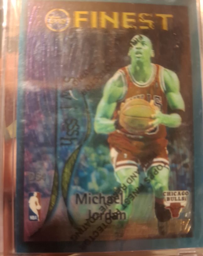 1999-00 Upper Deck MVP #186 Michael Jordan Bulls HOF — front