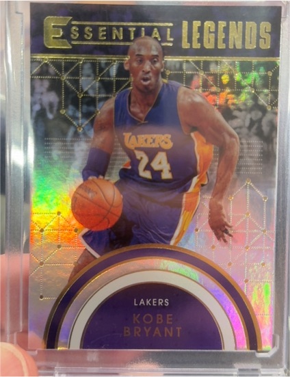 2017-18 Panini Essentials Essential Legends #EL-24 Kobe Bryant — front
