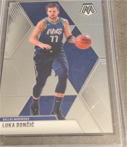 2019-20 Panini Mosaic #44 Luka Dončić — front