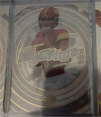 2024 Panini Illusions Mystique #4 Jayden Daniels — front