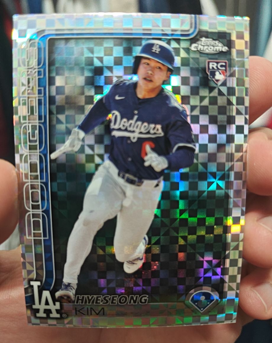 2025 Topps Chrome #152 Hyeseong Kim — front